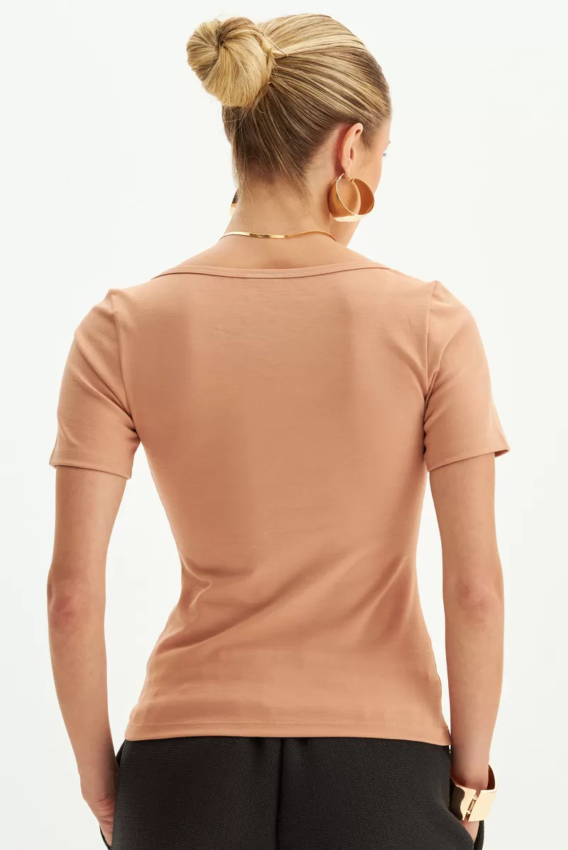 LANÇA PERFUME EASY - SHORT SLEEVE BLOUSE WITH LOCAL CLAY PRINT - 502BL006806 LANÇA PERFUME EASY - SHORT SLEEVE BLOUSE WITH LOCAL CLAY PRINT - 502BL006806