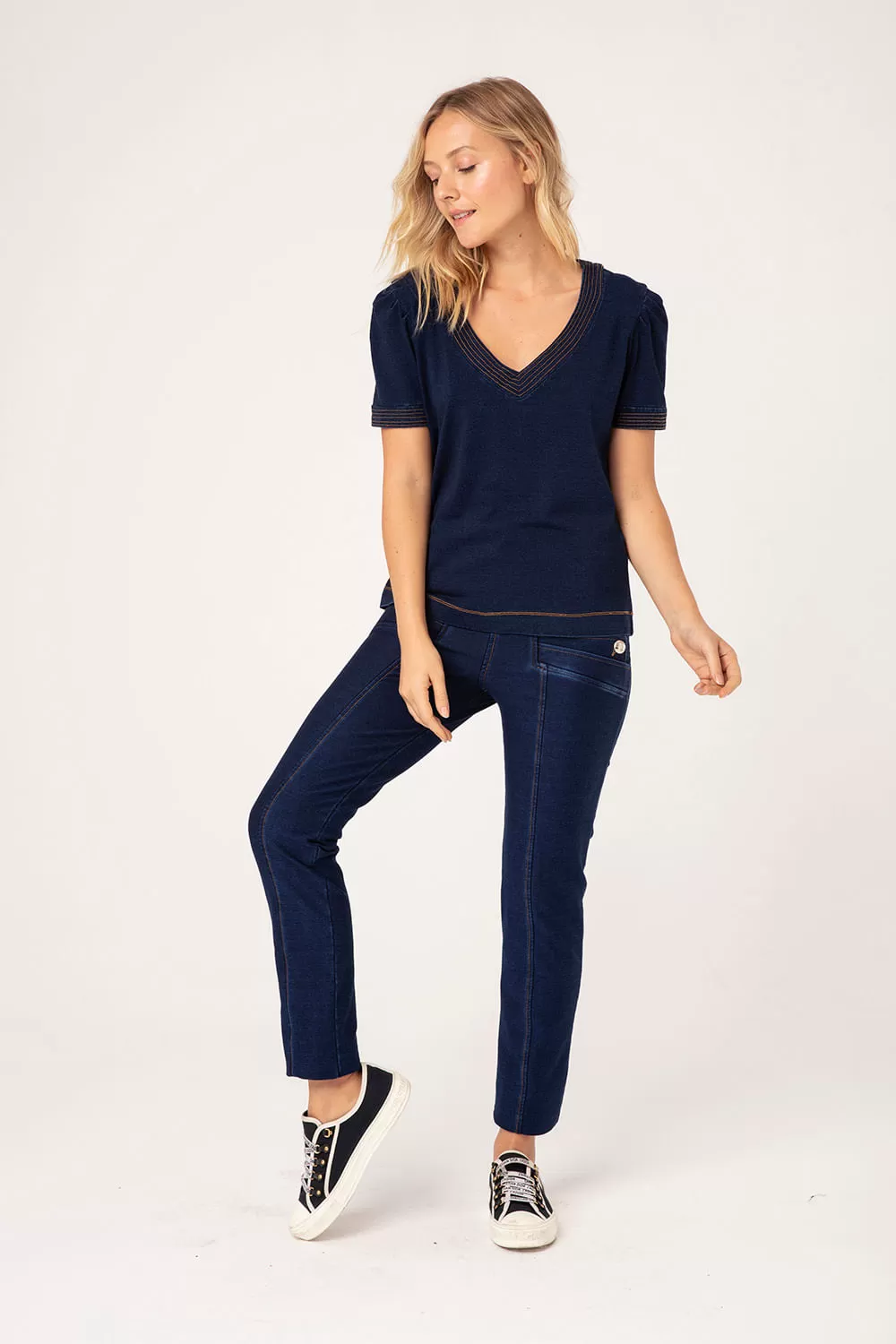 Hidrogênio - T-shirt with stitching on the neckline - 18465042 Hidrogênio - T-shirt with stitching on the neckline - 18465042