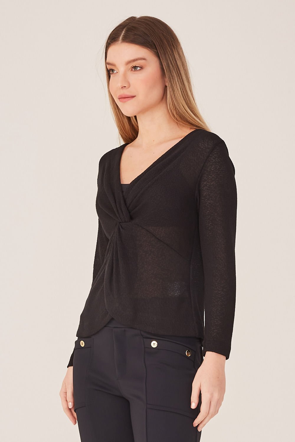 Hidrogênio - BLUSA COM NÓS E TRANSPASSE NA FRENTE PRETO - 19339001 Hidrogênio - BLUSA COM NÓS E TRANSPASSE NA FRENTE PRETO - 19339001