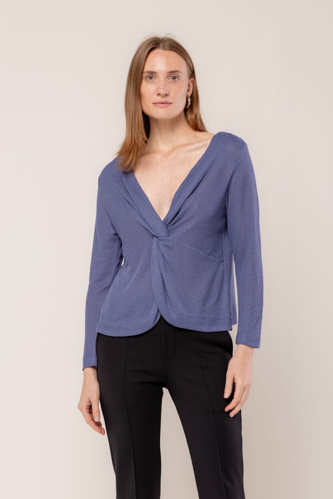 Hidrogênio - BLUSA COM NÓS E TRANSPASSE NA FRENTE JEANS - 19339042 Hidrogênio - BLUSA COM NÓS E TRANSPASSE NA FRENTE JEANS - 19339042