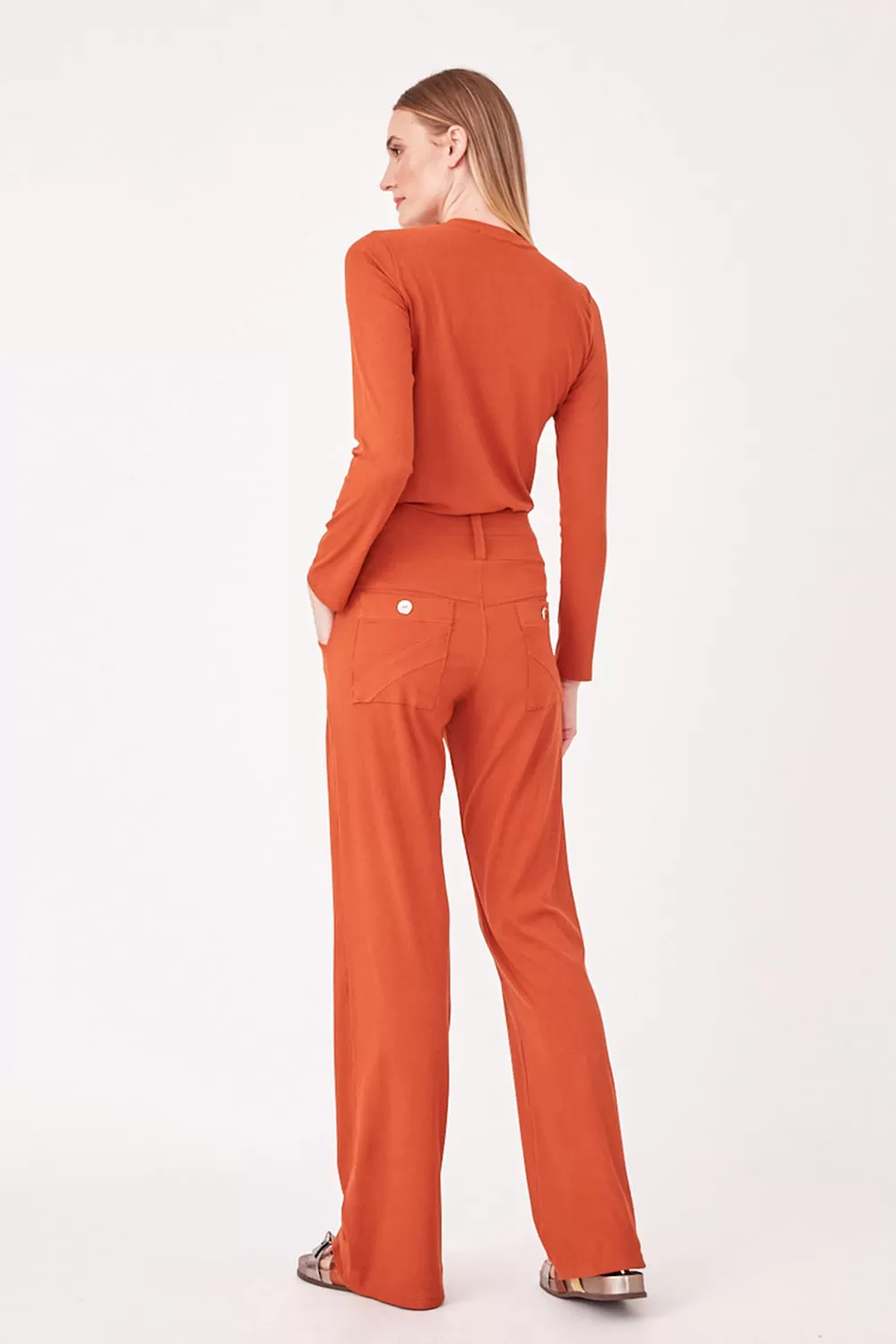 Hidrogênio - STRAIGHT TROUSERS WITH POCKETS AND CUTOUTS CAMILLE TERRA - 19445332 Hidrogênio - STRAIGHT TROUSERS WITH POCKETS AND CUTOUTS CAMILLE TERRA - 19445332