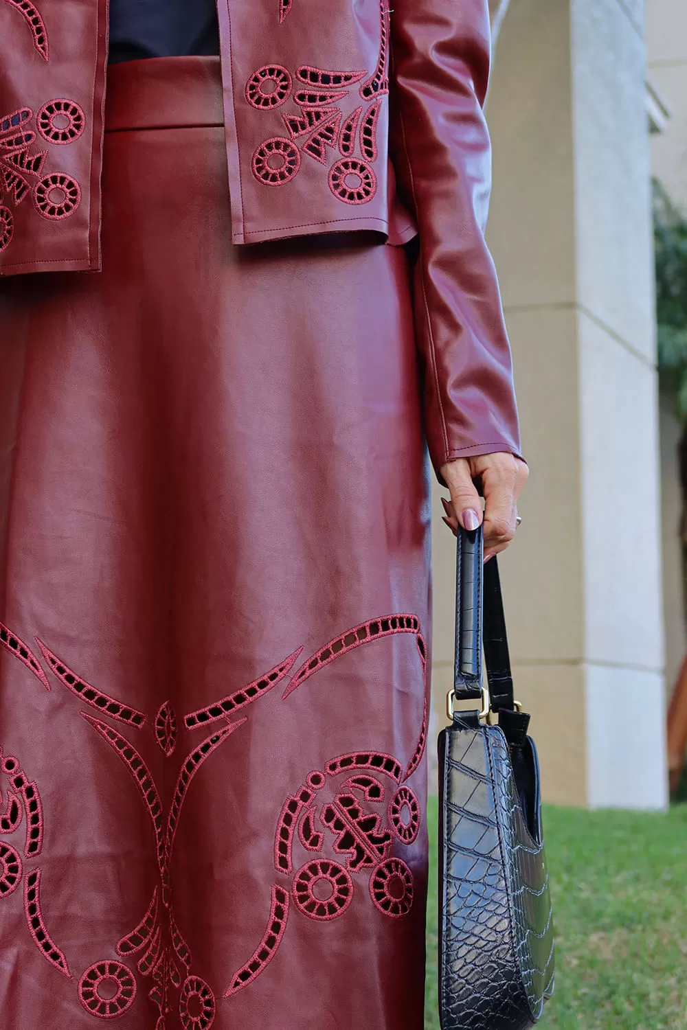 Hidrogênio - SAIA EVASE A FIO BORDADA VINHO - 19684043