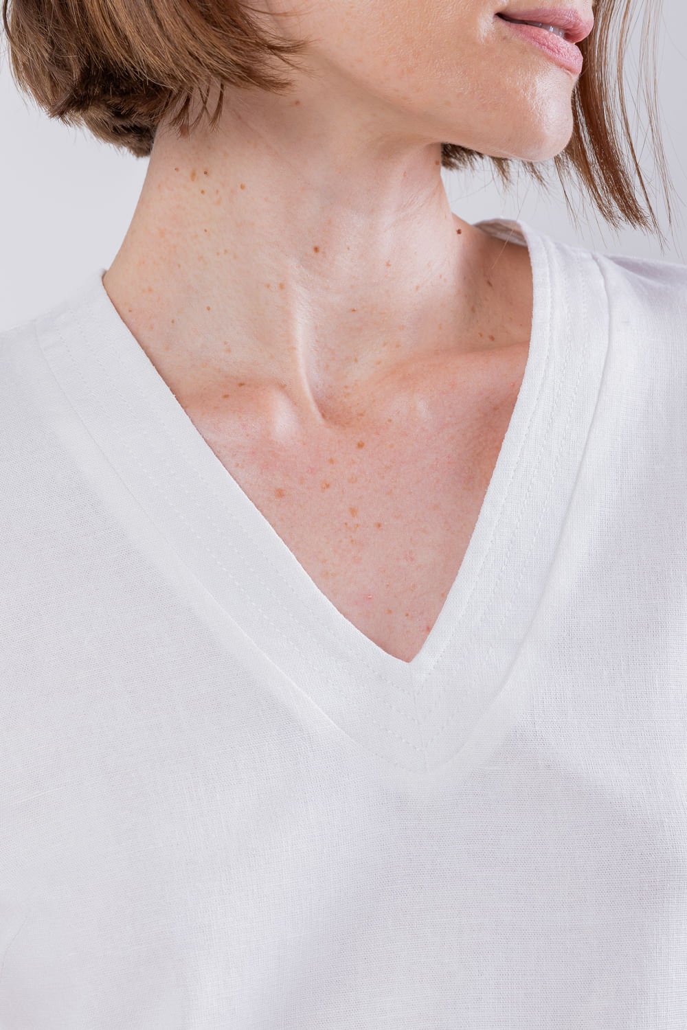 Hidrogênio - OFF WHITE STITCHED V-NECK BLOUSE - 19739018 Hidrogênio - OFF WHITE STITCHED V-NECK BLOUSE - 19739018