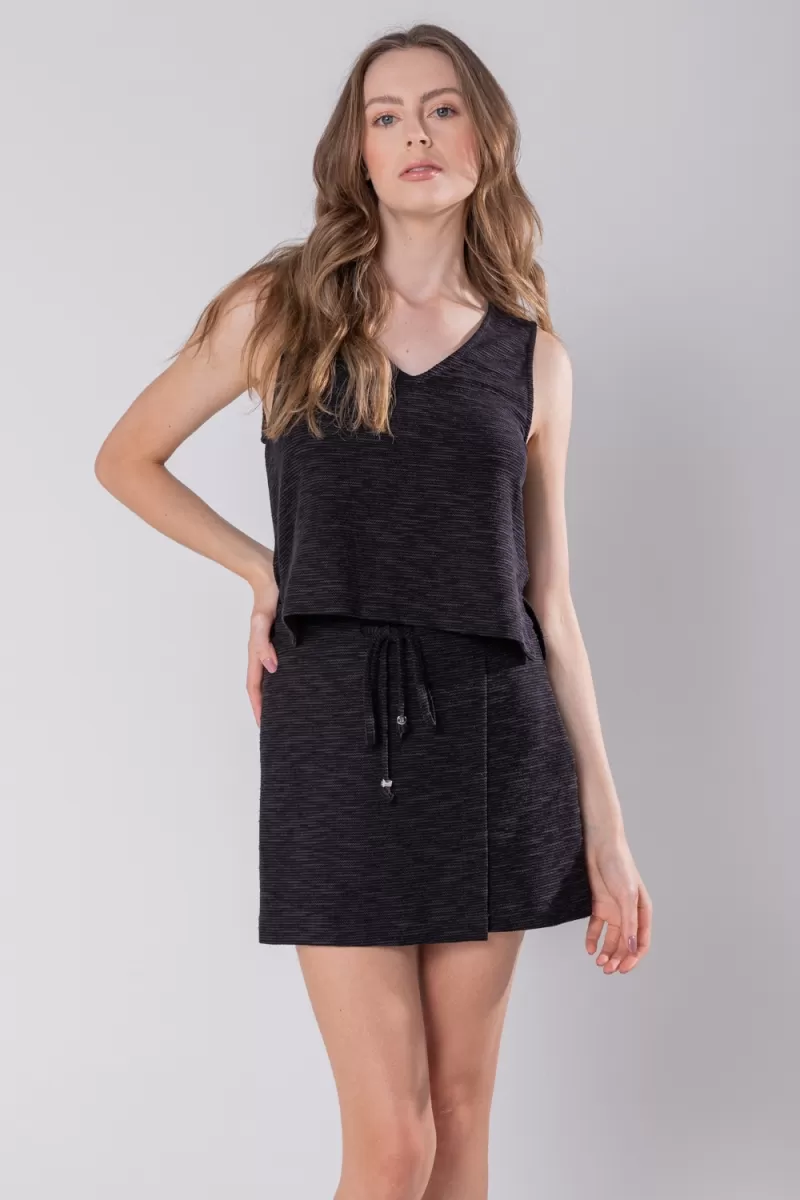Hidrogênio - BLACK V-NECK TANK - 19811001 Hidrogênio - BLACK V-NECK TANK - 19811001