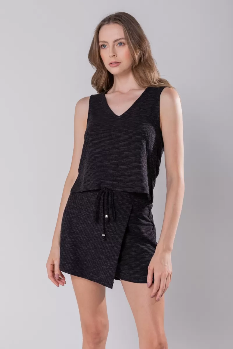 Hidrogênio - BLACK V-NECK TANK - 19811001 Hidrogênio - BLACK V-NECK TANK - 19811001