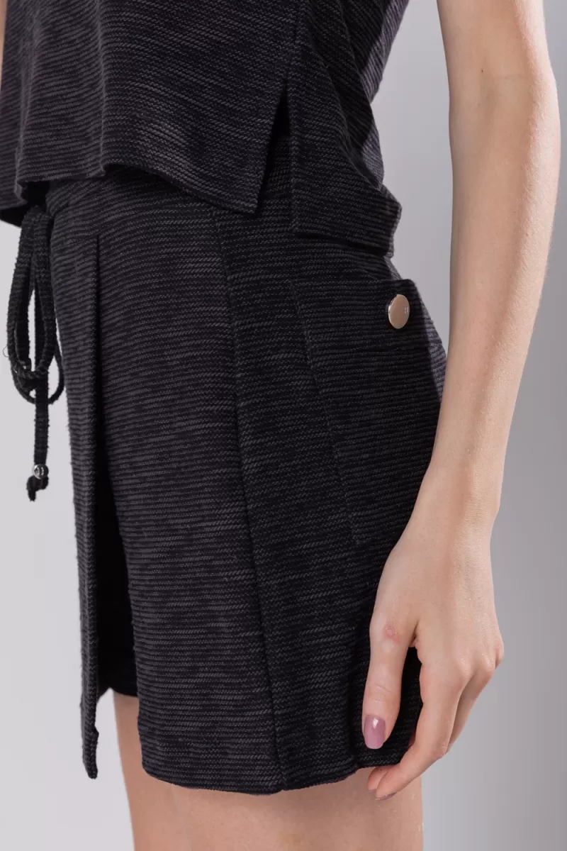 Hidrogênio - BLACK SKIRT SHORTS WITH CHANNELS - 19808001 Hidrogênio - BLACK SKIRT SHORTS WITH CHANNELS - 19808001