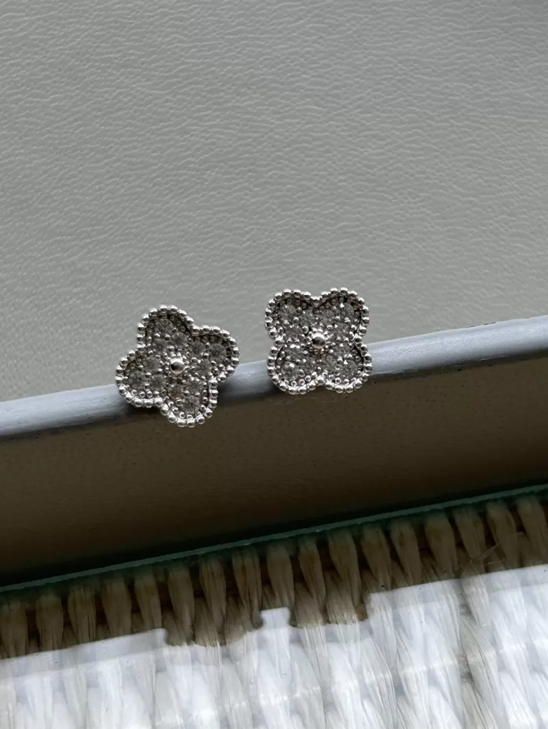 Mikabe - White Rhodium Studded Van Clover Earring - MK1639