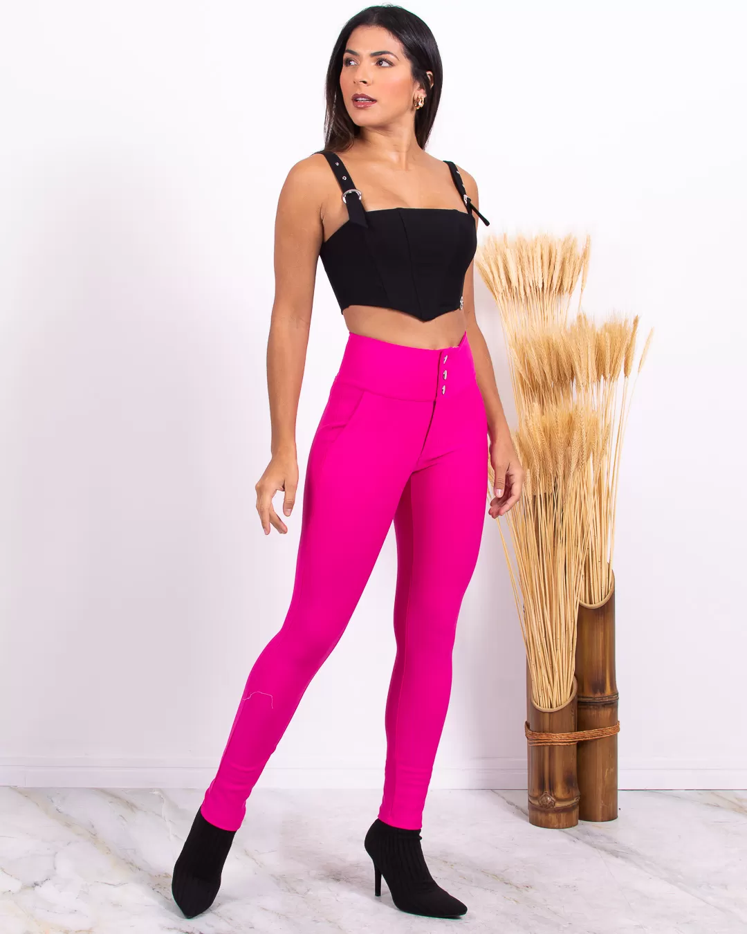 Miss Misses - Cropped Miss Misses with buckle strap detail Black - 18562PRETO Miss Misses - Cropped Miss Misses with buckle strap detail Black - 18562PRETO