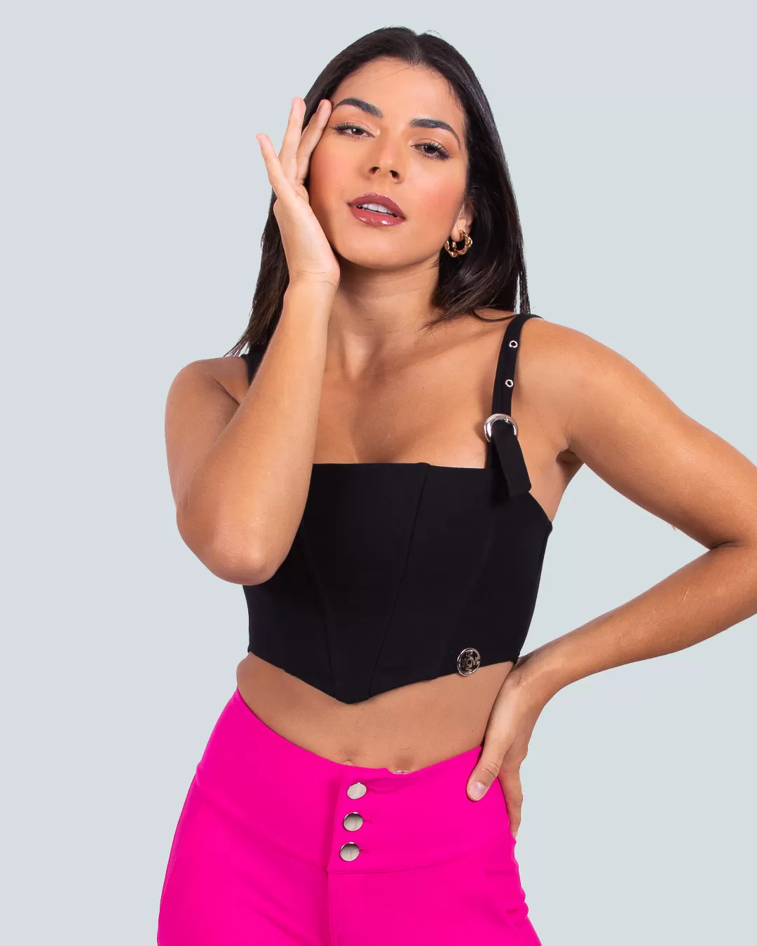 Miss Misses - Cropped Miss Misses com detalhe na alça em fivela Preto - 18562PRETO
