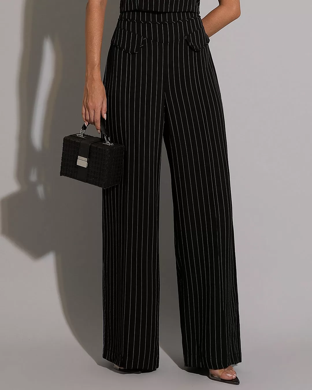 Miss Misses - Set Miss Misses Pinstripe Cropped and Black Pants - 54213PRETO Miss Misses - Set Miss Misses Pinstripe Cropped and Black Pants - 54213PRETO