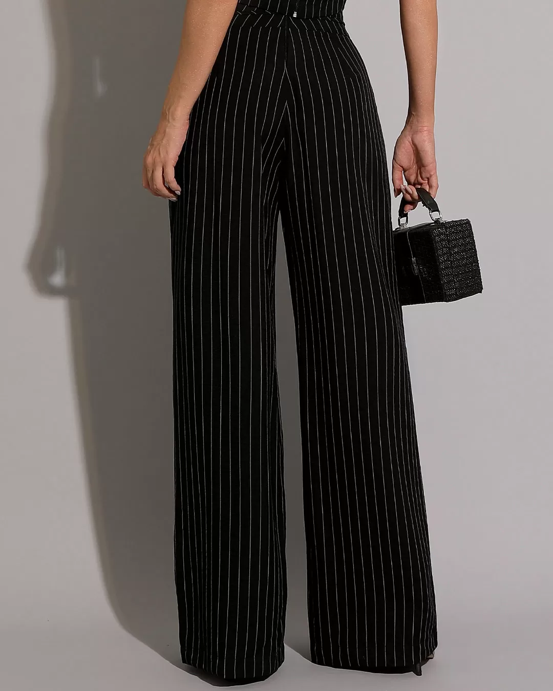 Miss Misses - Set Miss Misses Pinstripe Cropped and Black Pants - 54213PRETO Miss Misses - Set Miss Misses Pinstripe Cropped and Black Pants - 54213PRETO