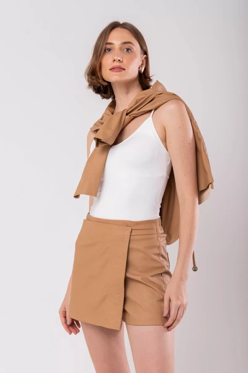 Hidrogênio - POLYURETHANE SKIRT SHORTS WITH POCKETS AND NUT BEIGE STITCHING - 19962296 Hidrogênio - POLYURETHANE SKIRT SHORTS WITH POCKETS AND NUT BEIGE STITCHING - 19962296