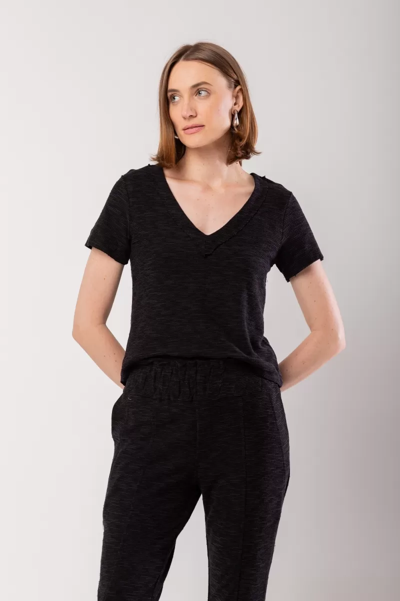 Hidrogênio - BASIC THREAD BLOUSE WITH DEC. V BLACK - 19985001 Hidrogênio - BASIC THREAD BLOUSE WITH DEC. V BLACK - 19985001