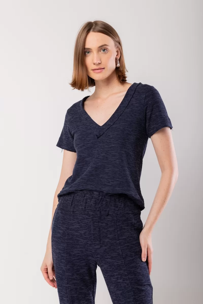 Hidrogênio - BASIC THREAD BLOUSE WITH DEC. V MARINE - 19985004 Hidrogênio - BASIC THREAD BLOUSE WITH DEC. V MARINE - 19985004