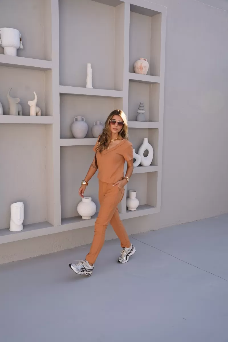 Hidrogênio - BASIC THREAD BLOUSE WITH DEC. V CAMEL - 19985039 Hidrogênio - BASIC THREAD BLOUSE WITH DEC. V CAMEL - 19985039