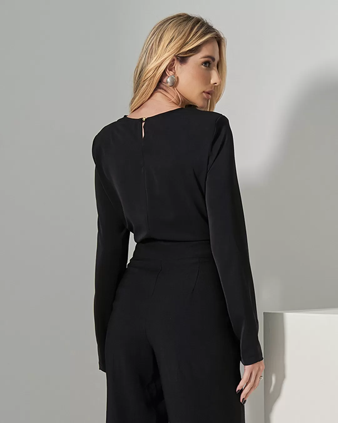 Miss Misses - Blusa Miss Misses Crepe Manga Longa Ombreira Preto - 54273PRETO