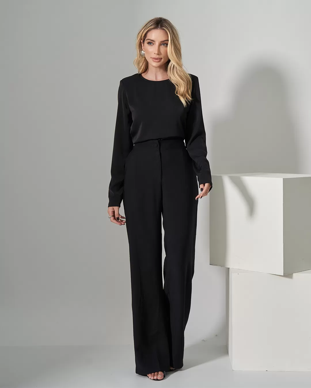 Miss Misses - Blusa Miss Misses Crepe Manga Longa Ombreira Preto - 54273PRETO