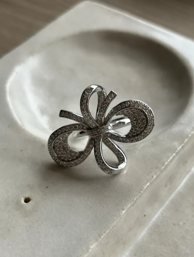 Mikabe - White Rhodium Loop Ring - MK1741