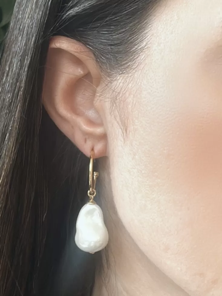 Mikabe - Baroque Shell Pearl and Hoop Earring - MK1983