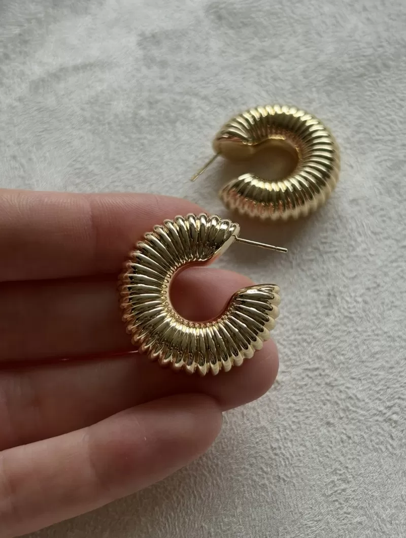 Mikabe - Medium Fluted Gold Hoop Earring - MK1995