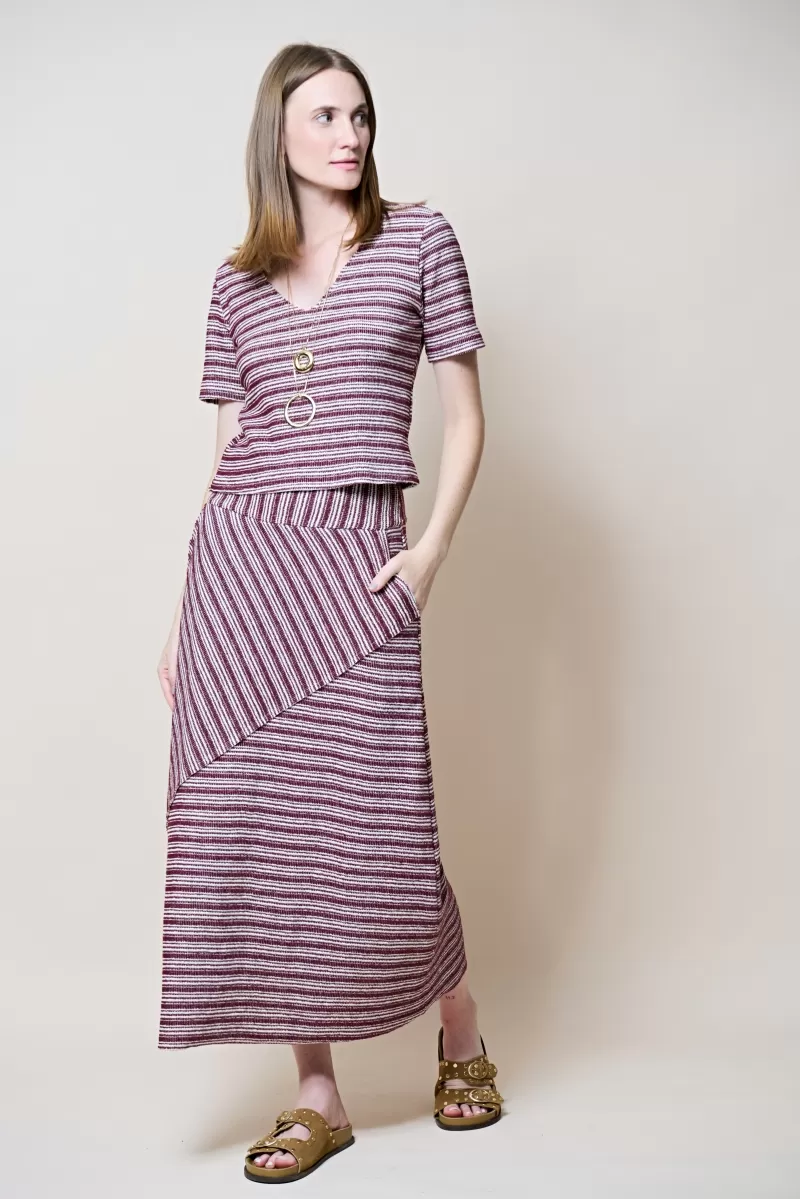 Hidrogênio - LONG SKIRT WITH WINE THREAD CUT-OUT - 20325043 Hidrogênio - LONG SKIRT WITH WINE THREAD CUT-OUT - 20325043