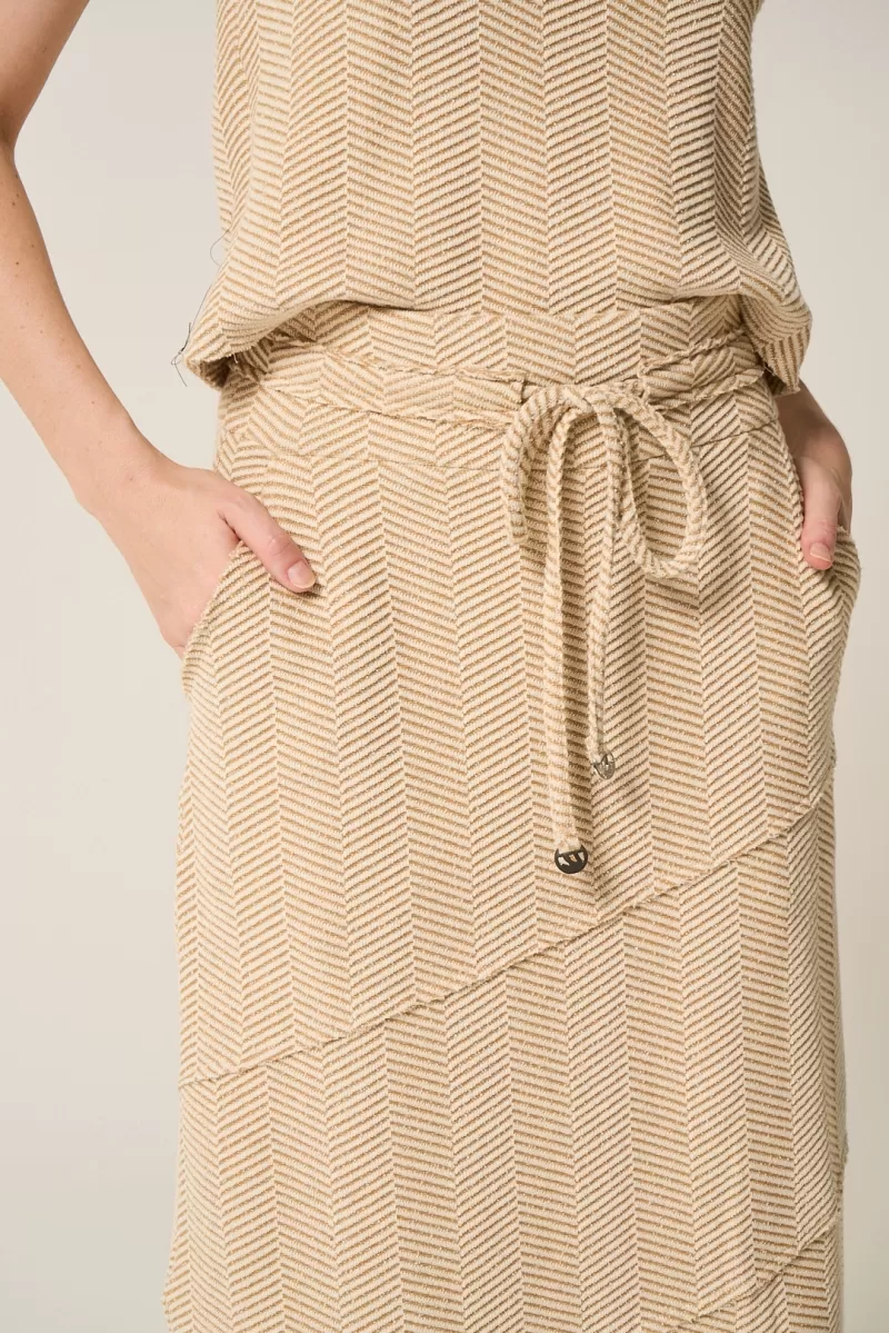 Hidrogênio - SEMI EVASE SKIRT WITH BEIGE CUTOUTS - 20266003 Hidrogênio - SEMI EVASE SKIRT WITH BEIGE CUTOUTS - 20266003