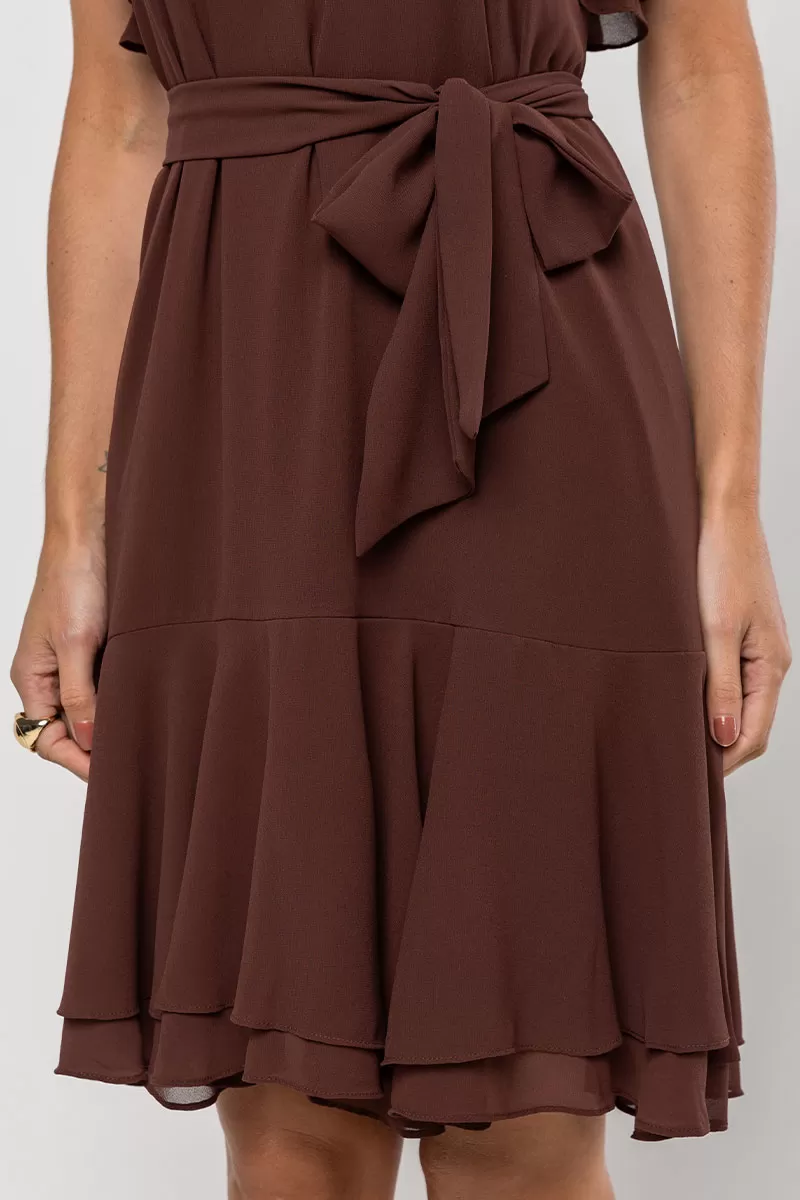 Miss Misses - Berenice Short Crepe Dress with Frill EC/ Zipper Brown - 54531214 Miss Misses - Berenice Short Crepe Dress with Frill EC/ Zipper Brown - 54531214