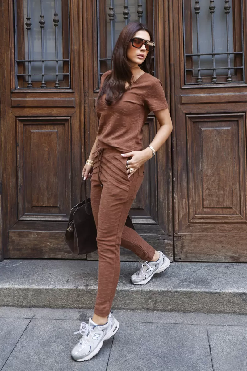 Hidrogênio - MARIANA BROWN PLEATED JOGGER PANTS - 18448031 Hidrogênio - MARIANA BROWN PLEATED JOGGER PANTS - 18448031
