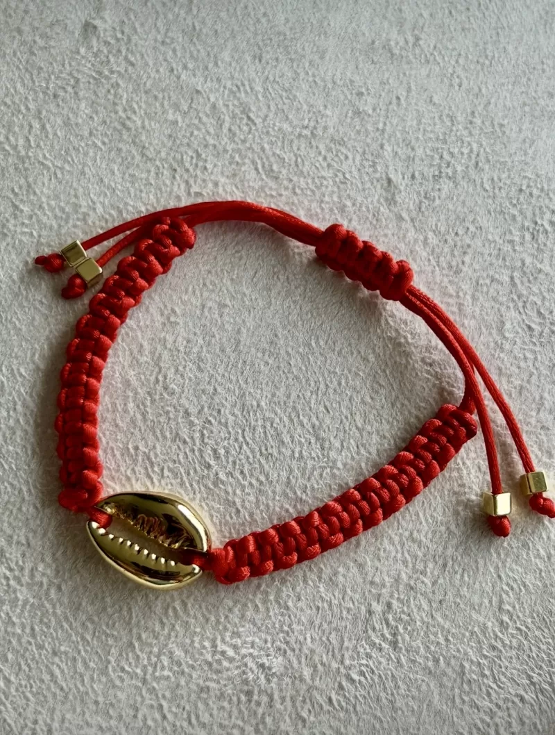 Mikabe - Pulseira Macrame Cetim Vermelha Búzio - MK2049 Mikabe - Pulseira Macrame Cetim Vermelha Búzio - MK2049