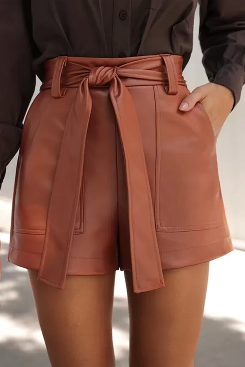 Dot Clothing - Dot Clothing Leatherette Shorts with Brown Bow - 2746MARROM Dot Clothing - Dot Clothing Leatherette Shorts with Brown Bow - 2746MARROM