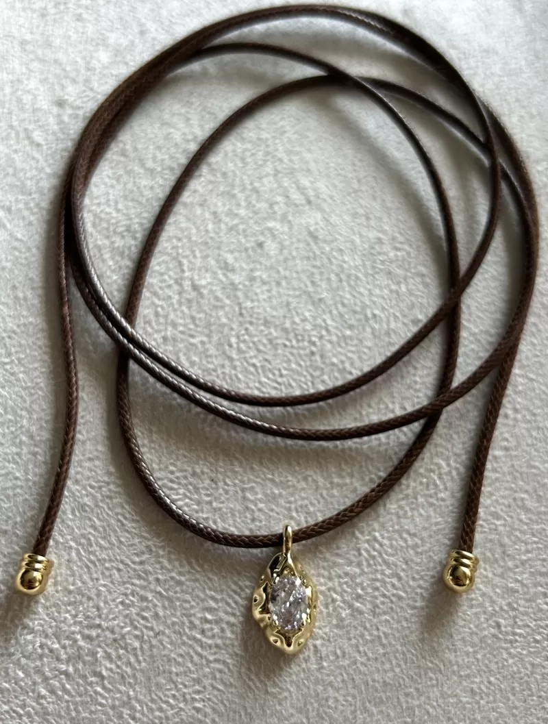 Mikabe - Colar Boho Cordão Encerado Marrom com Pingente - MK2071