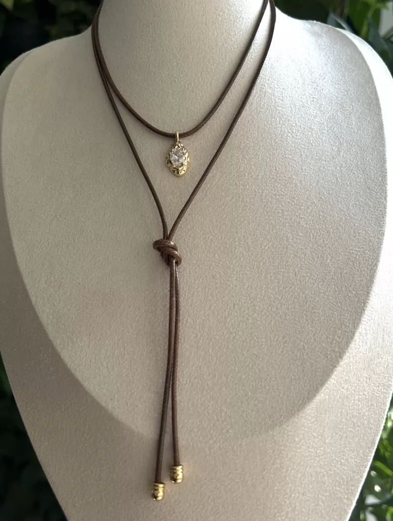 Mikabe - Colar Boho Cordão Encerado Marrom com Pingente - MK2071 Mikabe - Colar Boho Cordão Encerado Marrom com Pingente - MK2071