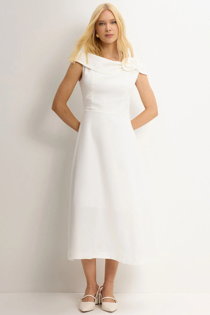 Miss Misses - Hilda Dress with Flower Detail on the Off-White Collar - 54592030
