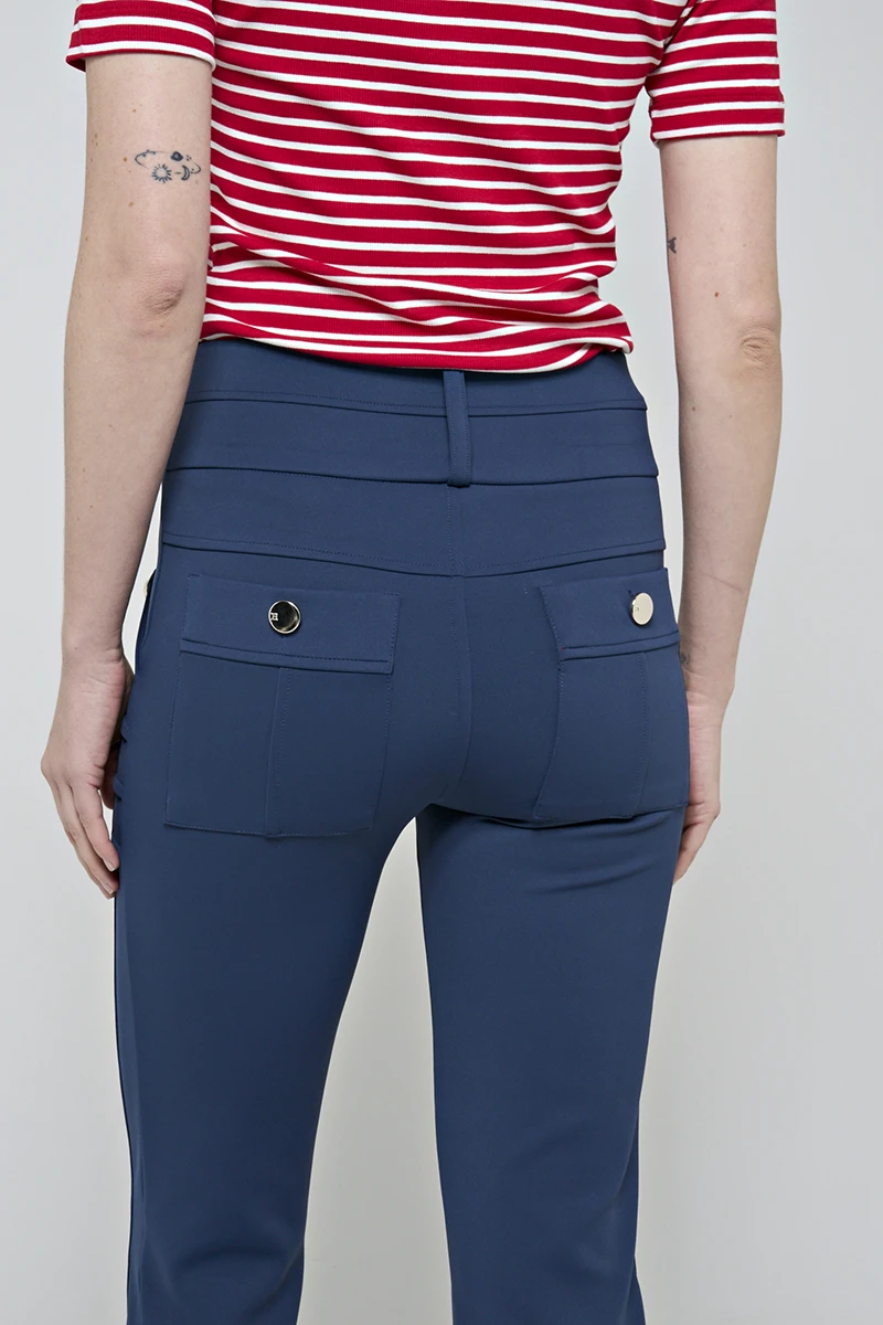Hidrogênio - CALÇA FLARE COM BOLSOS E PREGAS ROSANA MARINHO - 19481004 Hidrogênio - CALÇA FLARE COM BOLSOS E PREGAS ROSANA MARINHO - 19481004