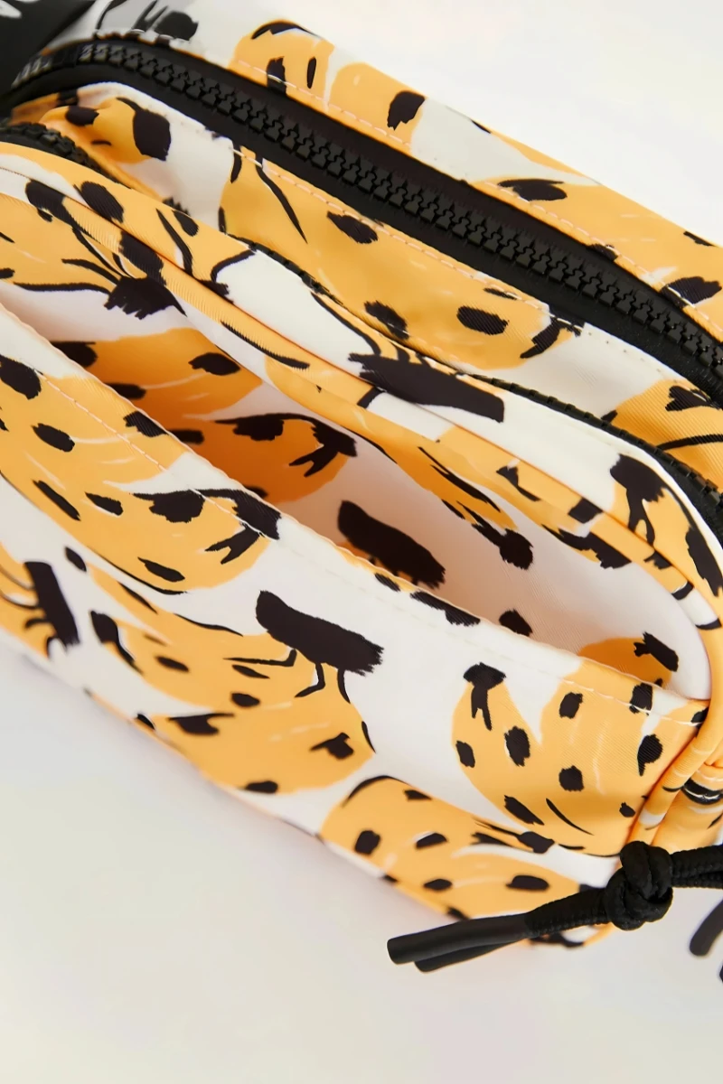 FARM - Hand Bag Chamego Bossa Banana - 78325908 FARM - Hand Bag Chamego Bossa Banana - 78325908