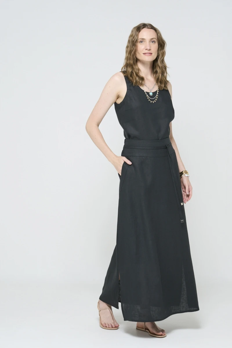Hidrogênio - Long skirt with slit and black cord. - 20559001