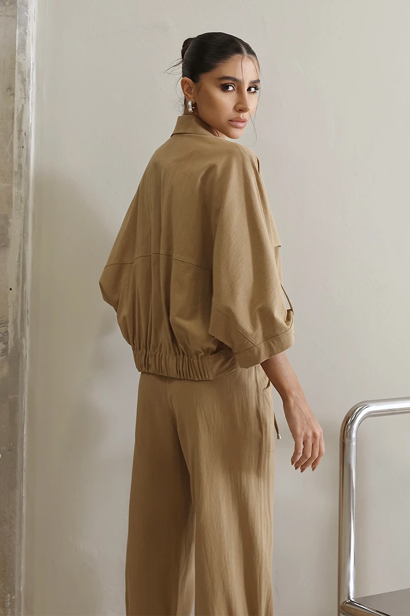 Dot Clothing - Conjunto Dot Clothing Liz Blusa e Calça Jogger Bege - 2822BEGE Dot Clothing - Conjunto Dot Clothing Liz Blusa e Calça Jogger Bege - 2822BEGE