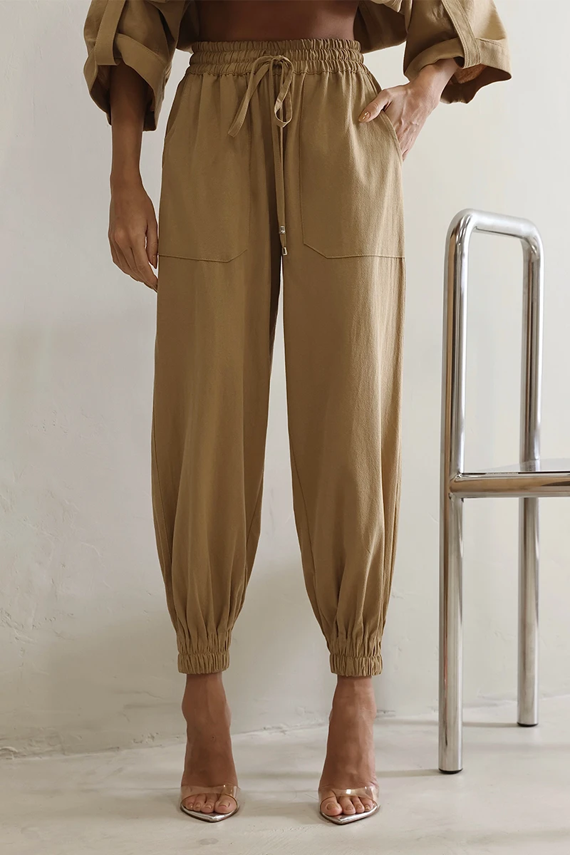 Dot Clothing - Conjunto Dot Clothing Liz Blusa e Calça Jogger Bege - 2822BEGE Dot Clothing - Conjunto Dot Clothing Liz Blusa e Calça Jogger Bege - 2822BEGE