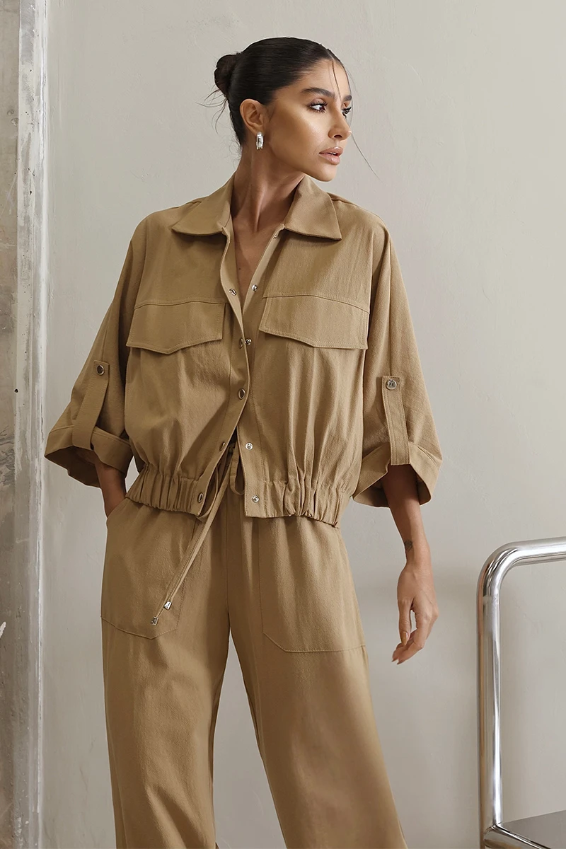 Dot Clothing - Conjunto Dot Clothing Liz Blusa e Calça Jogger Bege - 2822BEGE Dot Clothing - Conjunto Dot Clothing Liz Blusa e Calça Jogger Bege - 2822BEGE