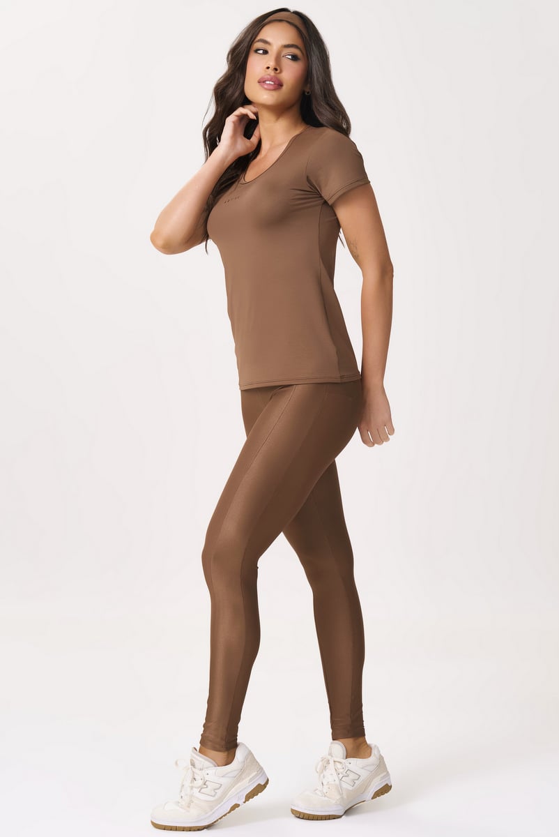 Lets Gym - Shirt M/C Basic Mocha Mousse - 2430MM Lets Gym - Shirt M/C Basic Mocha Mousse - 2430MM