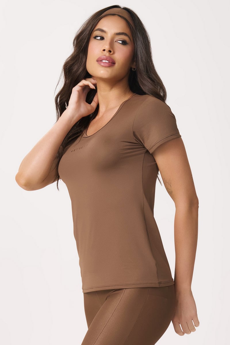 Lets Gym - Shirt M/C Basic Mocha Mousse - 2430MM Lets Gym - Shirt M/C Basic Mocha Mousse - 2430MM