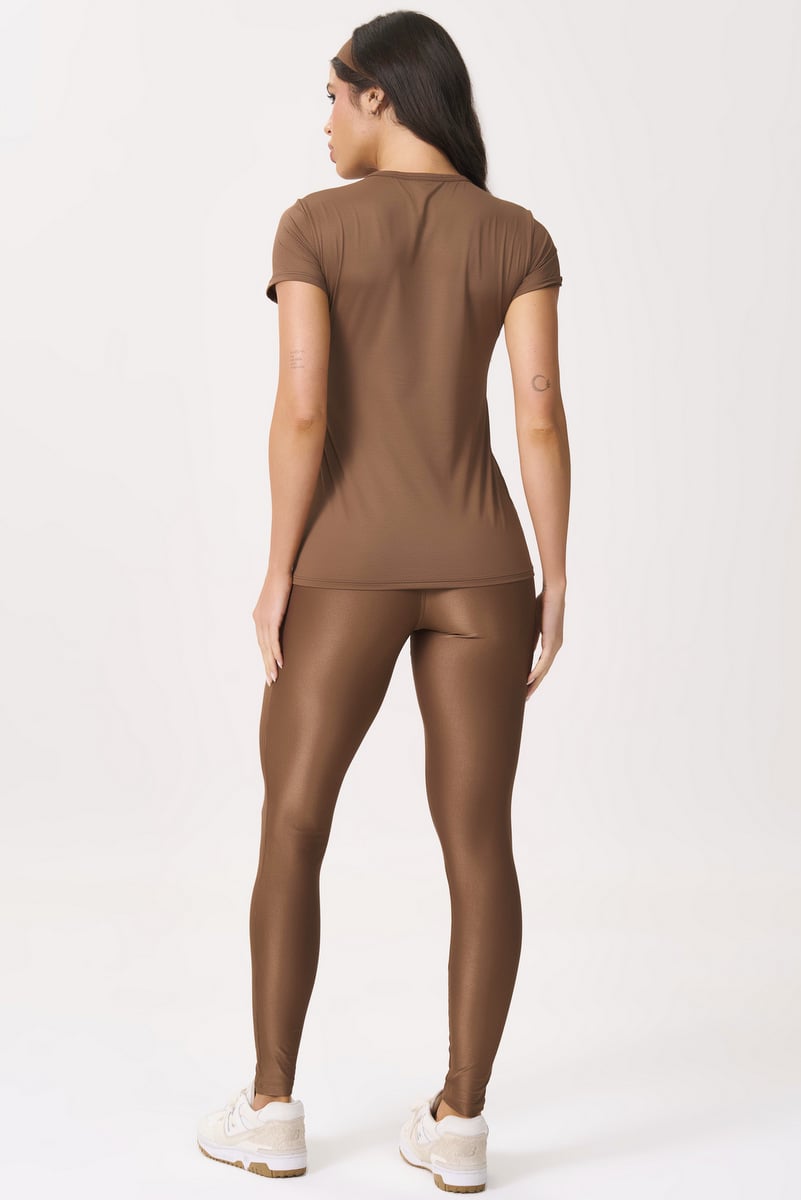 Lets Gym - Shirt M/C Basic Mocha Mousse - 2430MM Lets Gym - Shirt M/C Basic Mocha Mousse - 2430MM