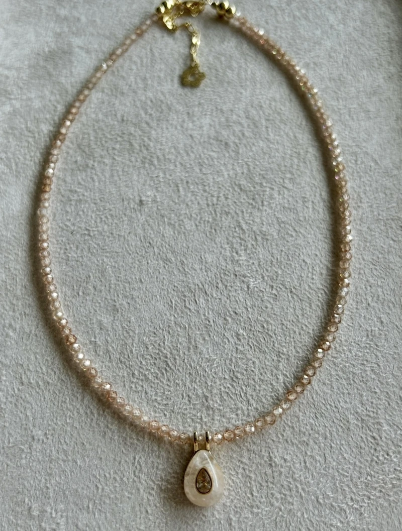 Mikabe - Colar Zircônia Nude Pingente Opalina - MK2104 Mikabe - Colar Zircônia Nude Pingente Opalina - MK2104