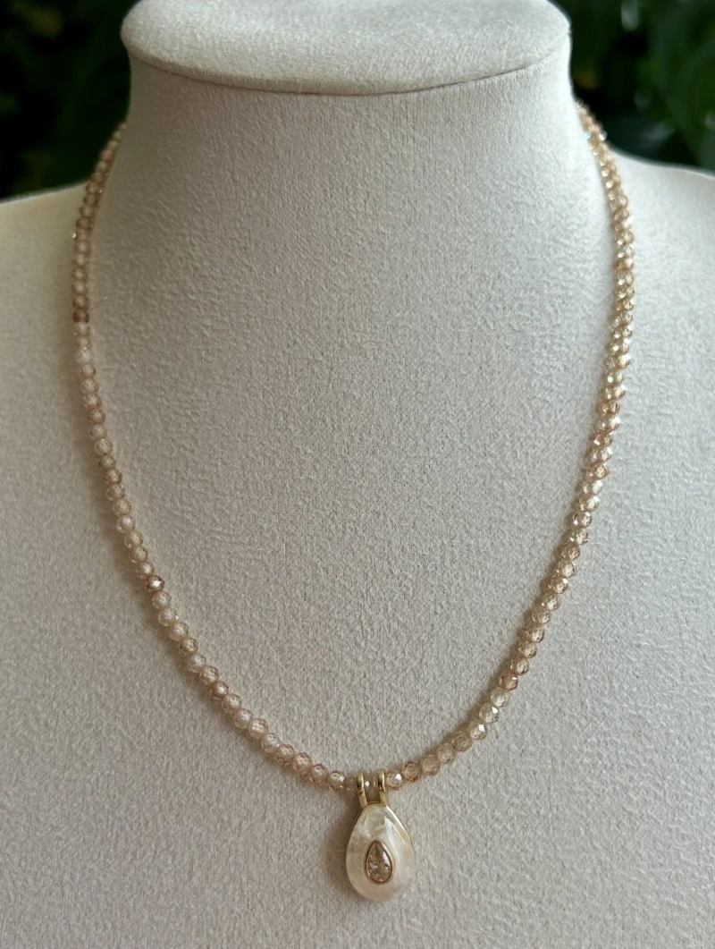 Mikabe - Colar Zircônia Nude Pingente Opalina - MK2104