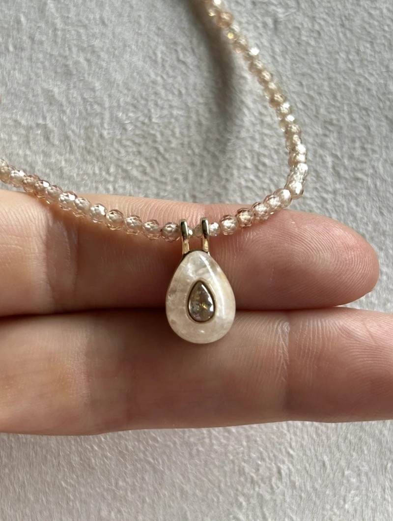 Mikabe - Colar Zircônia Nude Pingente Opalina - MK2104 Mikabe - Colar Zircônia Nude Pingente Opalina - MK2104