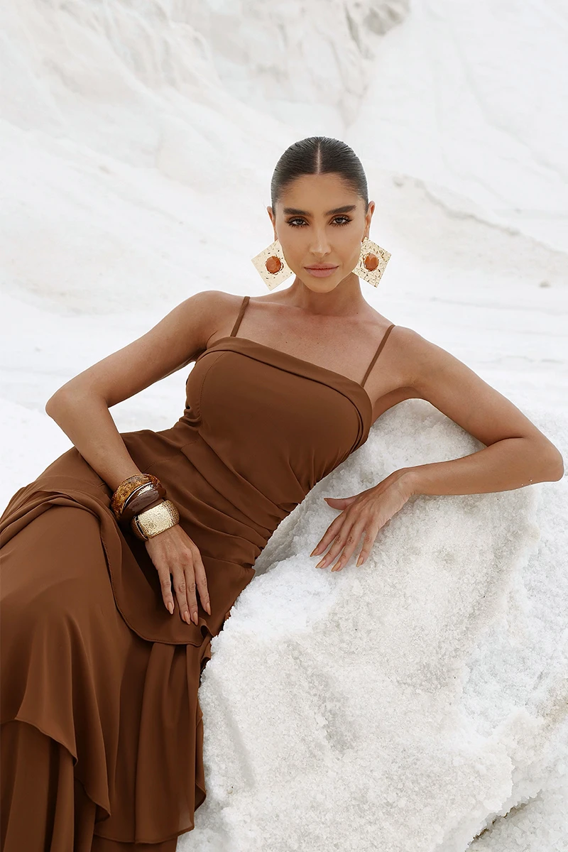 Dot Clothing - Dress Dot Clothing Long Kate Frill Asymmetrical Brown - 2897MARROM Dot Clothing - Dress Dot Clothing Long Kate Frill Asymmetrical Brown - 2897MARROM