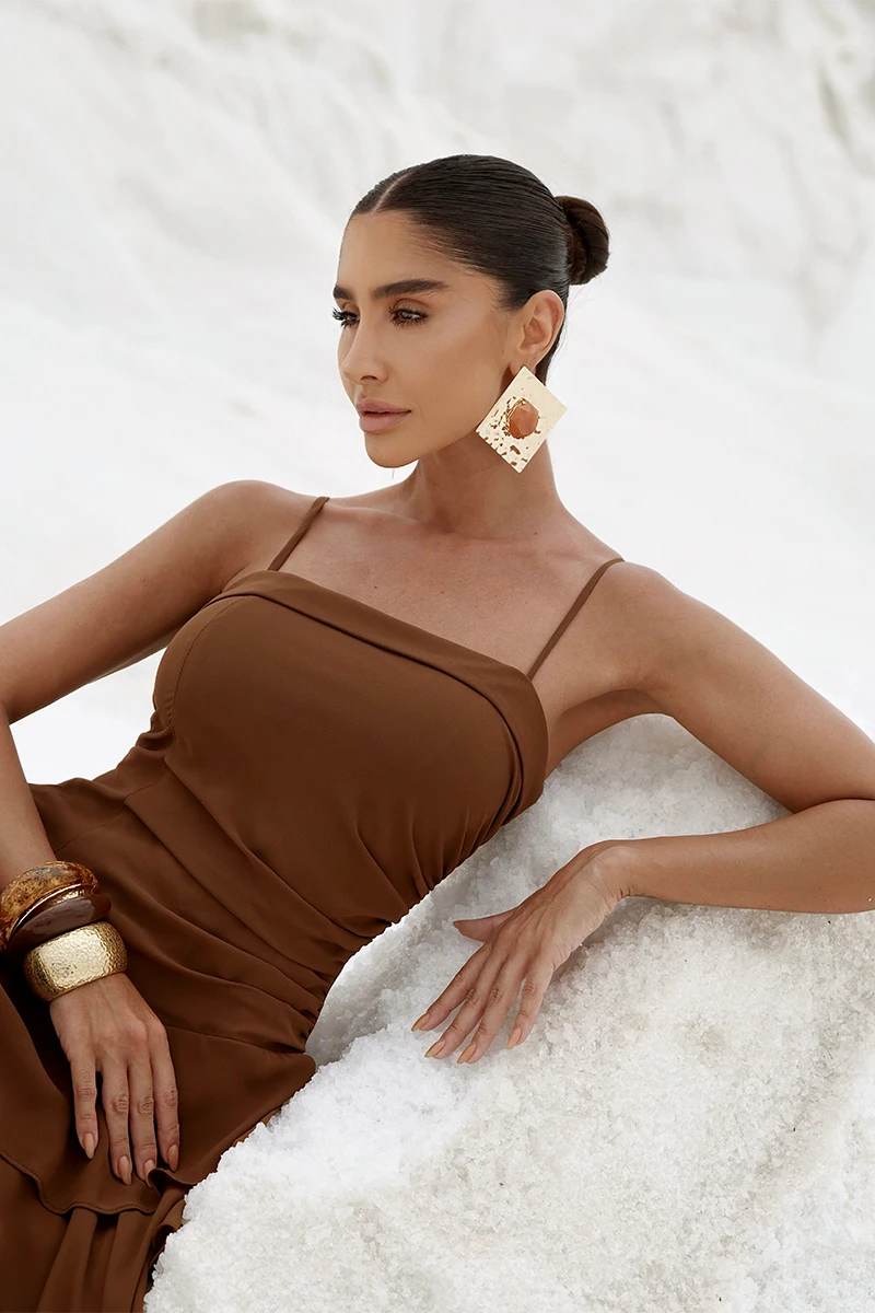 Dot Clothing - Dress Dot Clothing Long Kate Frill Asymmetrical Brown - 2897MARROM Dot Clothing - Dress Dot Clothing Long Kate Frill Asymmetrical Brown - 2897MARROM