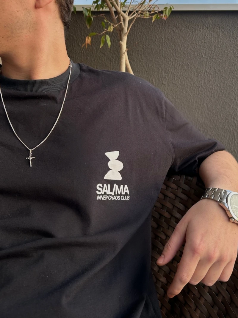 Salma - TShirt Classic Fit Namastay Black - SALTSHIRT7PRE Salma - TShirt Classic Fit Namastay Black - SALTSHIRT7PRE