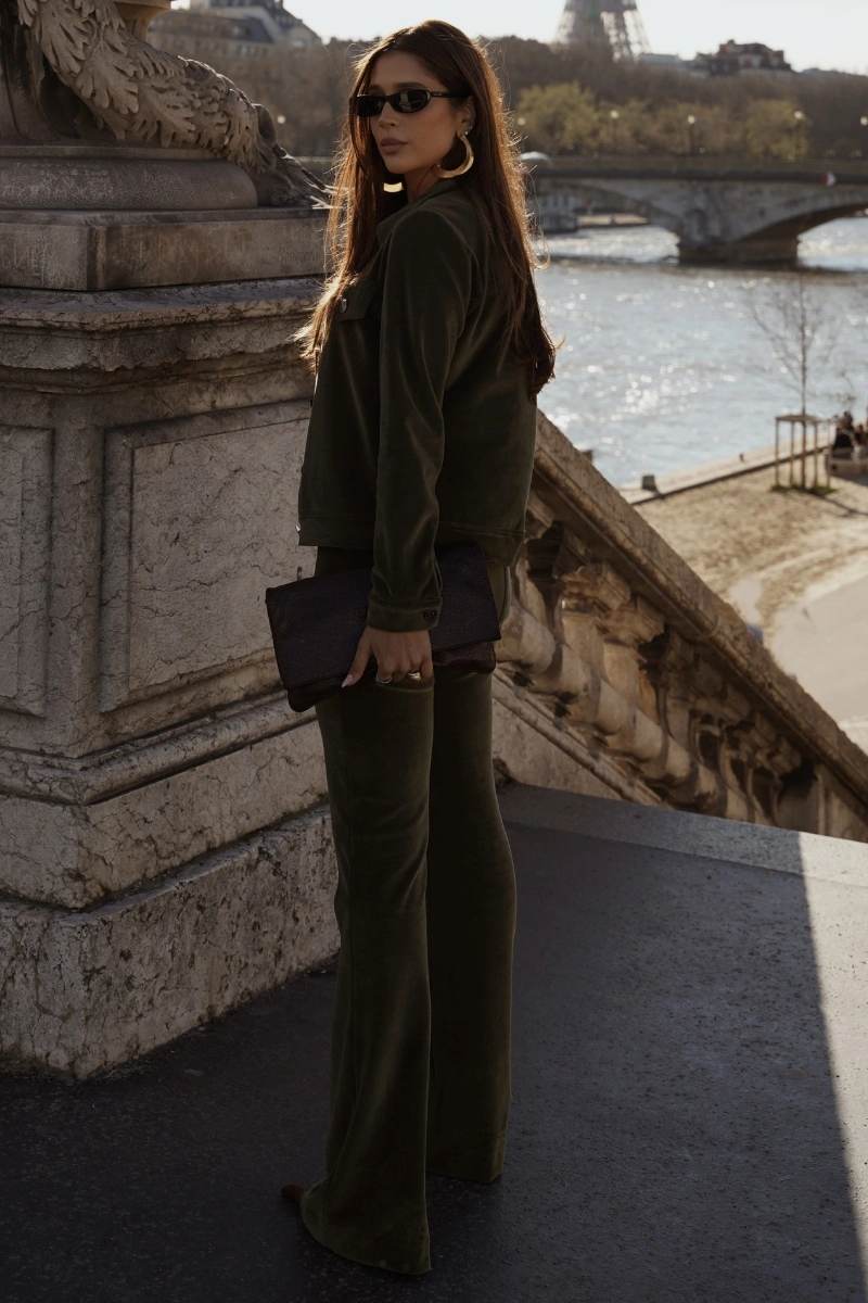 Hidrogênio - CALÇA FLARE C/ BOTÕES E BOLSOS CORALINE MILITAR - 19439005