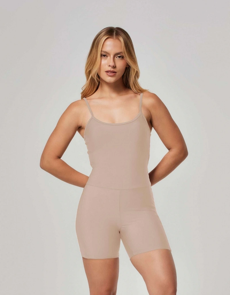 Vestem - Macaquinho com Bolsos Sense Bege Amêndoa - MAC299.ESS.C0707